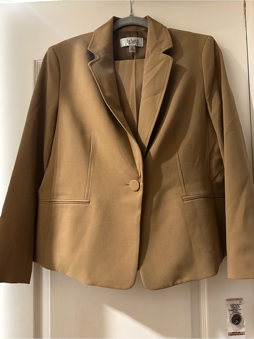 Le Suit Women's Tan/Camel Single-Button Blazer